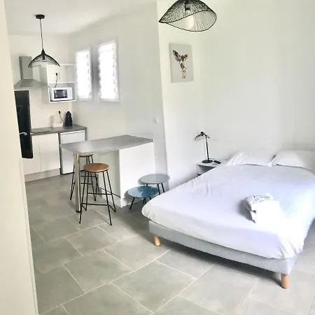 La Casa - Studio Et T2 Meubles - Face A L'enap Apartmán
